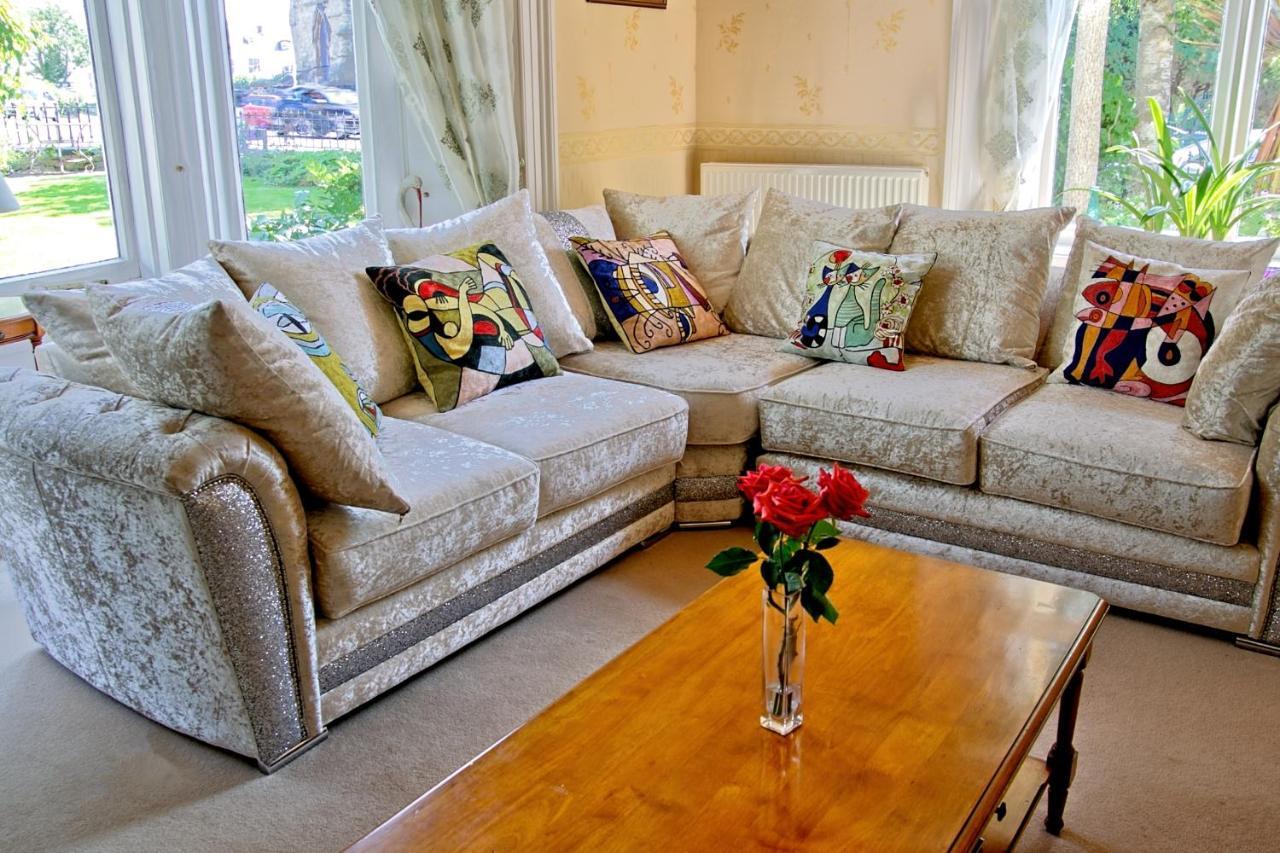 Holcombe House Guest House Llandudno Esterno foto